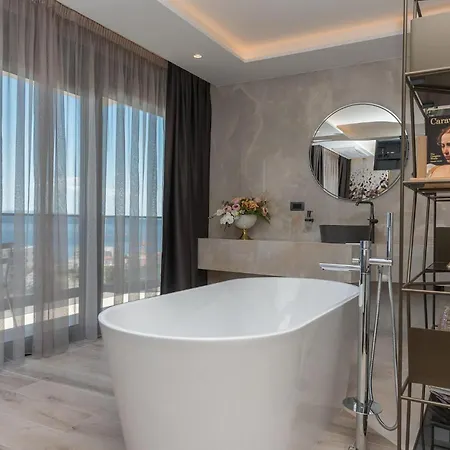 Rhapsody 1 Aurelia 1 *